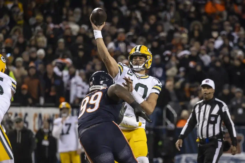 Bears vs Packers Shock at Halftime: 21–3 Brutal Blowout as Jordan Love Ruthlessly Torches Chicago’s Defense
